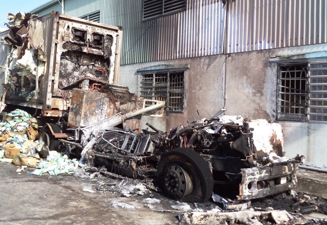 Cháy xe container chứa 30 tấn thuốc bảo vệ thực vật năm 2014